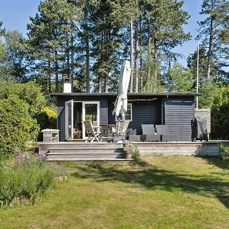 Modern Summer House Near Udsholt Græsted