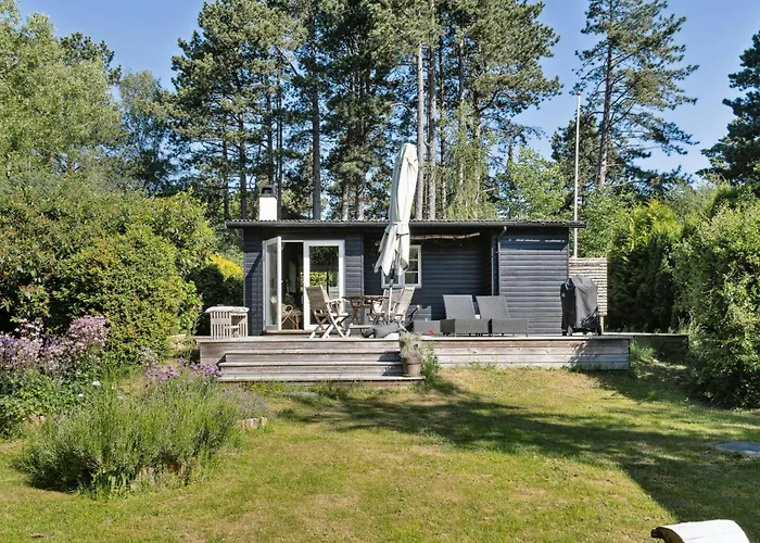 Modern Summer House Near Udsholt Hébergement de vacances Græsted