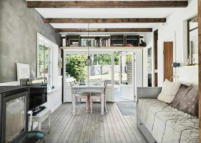 Modern Summer House Near Udsholt Hébergement de vacances