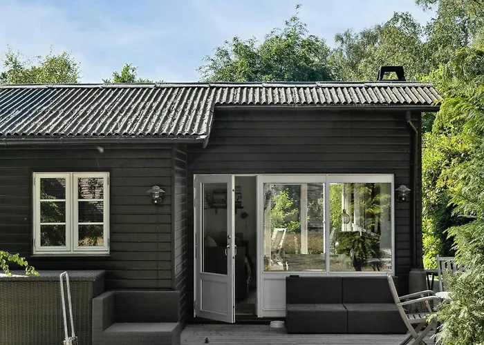 Modern Summer House Near Udsholt Hébergement de vacances Græsted