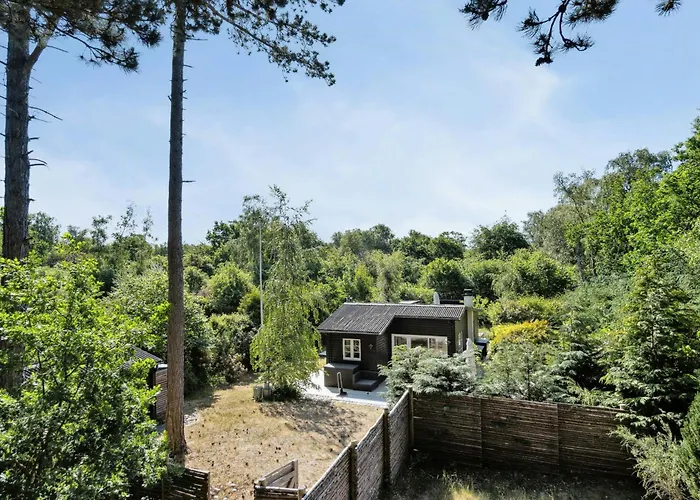 Modern Summer House Near Udsholt Hébergement de vacances Græsted